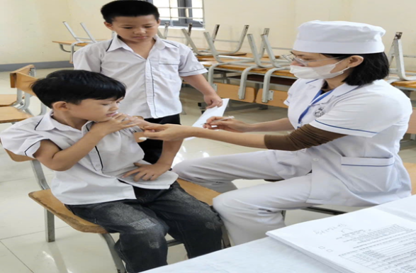 TRƯỜNG TH – THCS THANH TRƯỜNG PHỐI HỢP VỚI  TRẠM Y TẾ PHƯỜNG ĐIỆN BIÊN PHỦ TRIỂN KHAI TIÊM VẮC XIN UỐN VÁN – BẠCH HẦU (Td) CHO HỌC SINH LỚP 2 NĂM 2025